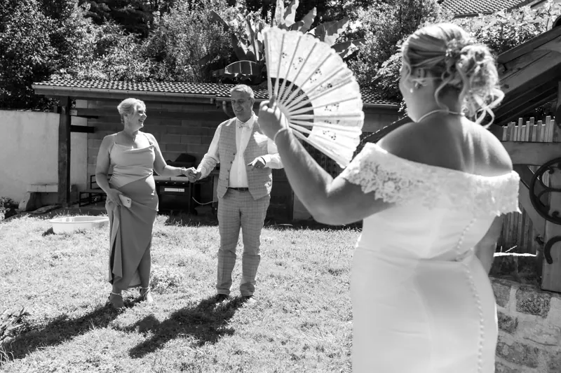 Un instant en famille dans le jardin.
